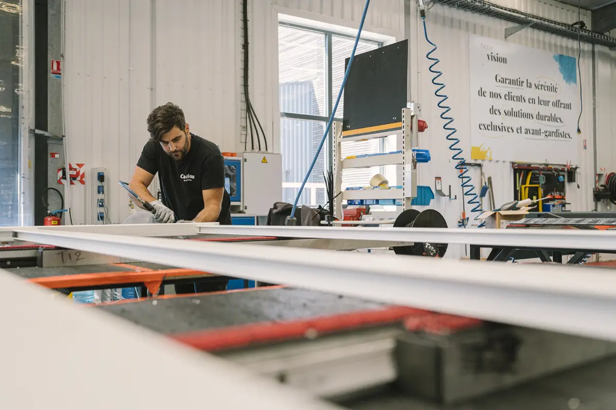 Menuisier alu chez Maison Cadiou