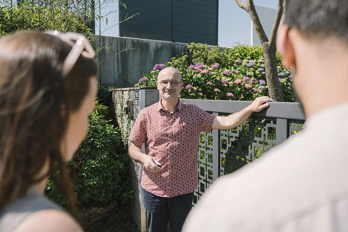 Les installateurs Kostum